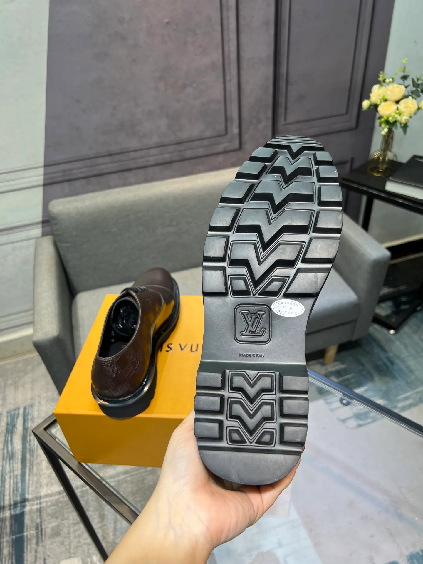 Men's shoes 💰820 [LV] - High-end quality - Upper: 🔝 tumbled cowhide, Nappa cowhide, brand logo sewn on shoe body - Lining: cowhide, foot pads; water-dyed cowhide - Outsole: TPR·rubber foam; two-color molded outsole -Super high quality control·Fine workmanship: highlighted (high-end·luxury·grade) -Size: 39-44 (38 45 can be customized)